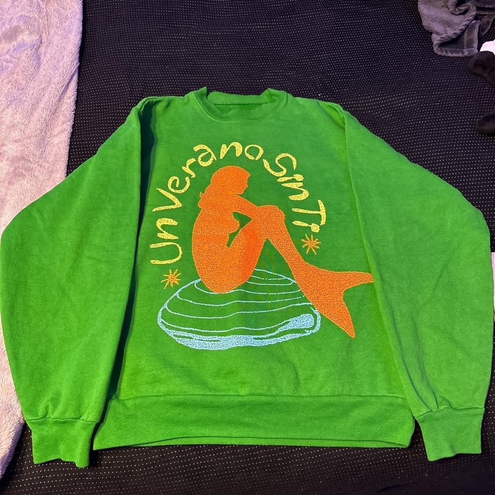 Bad Bunny crewneck size small